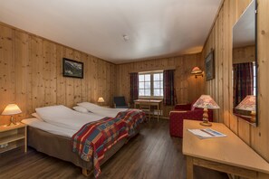 Double Room | In-room safe, desk, iron/ironing board, free WiFi