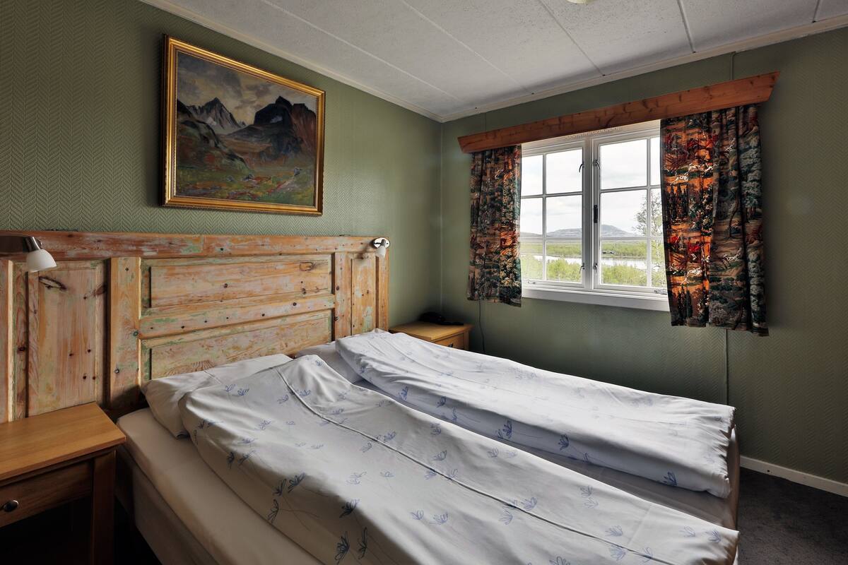 basic double room | 1 bedroom, in-room safe, desk, iron/ironing board