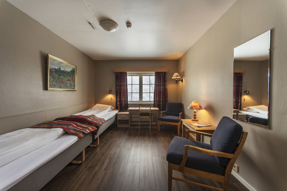 twin room | 1 bedroom, in-room safe, desk, iron/ironing board