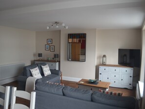 Apartment, Ensuite, Sea View (The Machine Room) | 1 bedroom - Appledore Factory (Bideford)