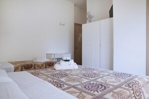 Schreibtisch, kostenloses WLAN, Bettwäsche