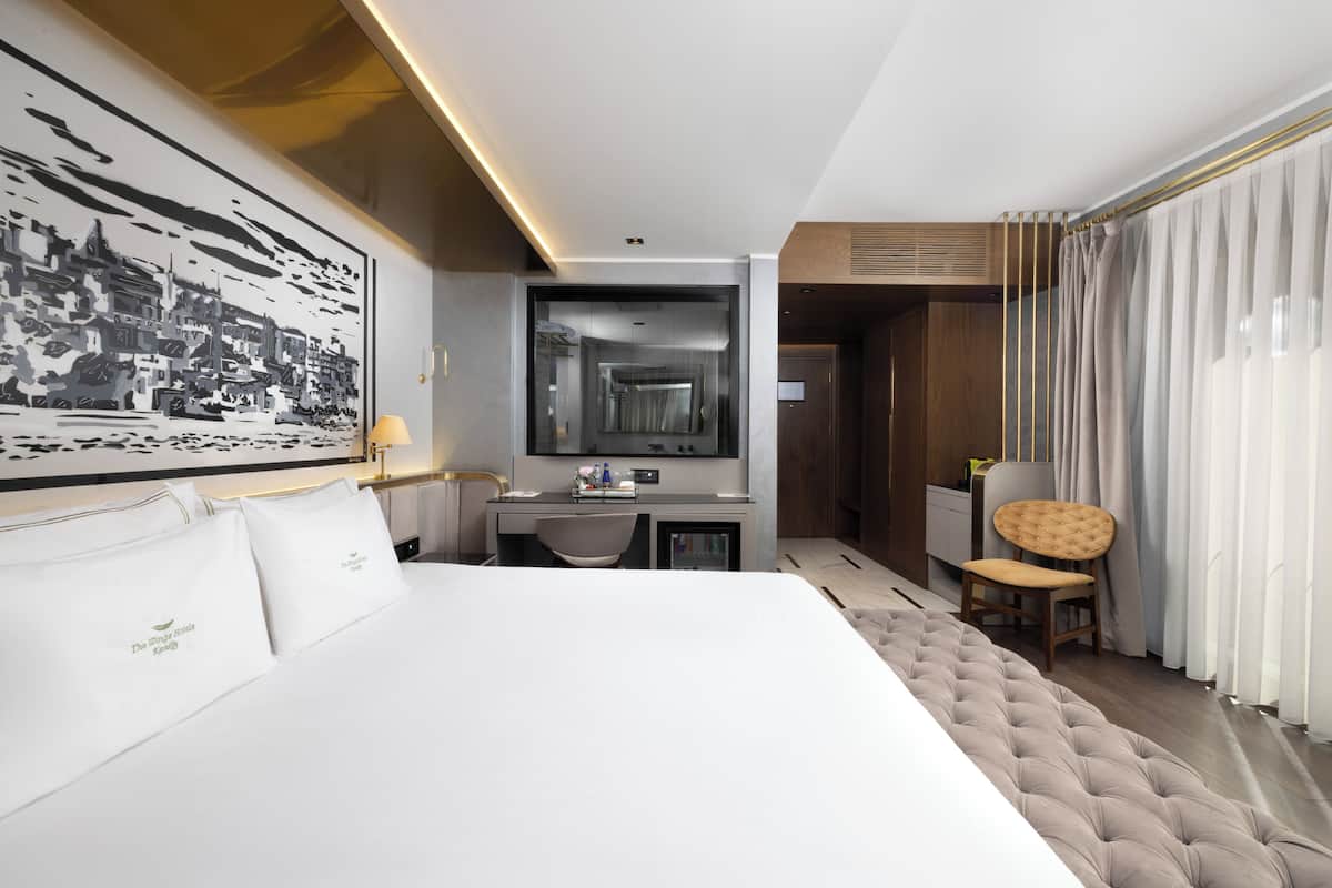 Minibar, in-room safe, desk, soundproofing