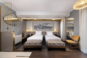 Minibar, in-room safe, desk, soundproofing - The Wings Hotels Karakoy (Istanbul)