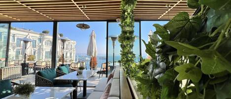 Breakfast, lunch, dinner served; international cuisine