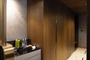A modern kitchen with a built-in coffee machine, a kettle, and a coffee pod holder. - The Wings Hotels Karakoy (Istanbul)