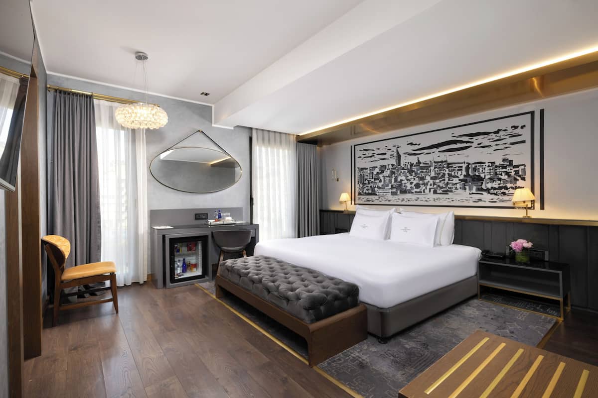 Minibar, in-room safe, desk, soundproofing