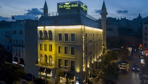 Façade de l’hébergement - soirée/nuit