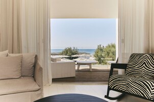 Junior Suite (Junior Suite Mer - 1er) | Premium bedding, free minibar, in-room safe, desk