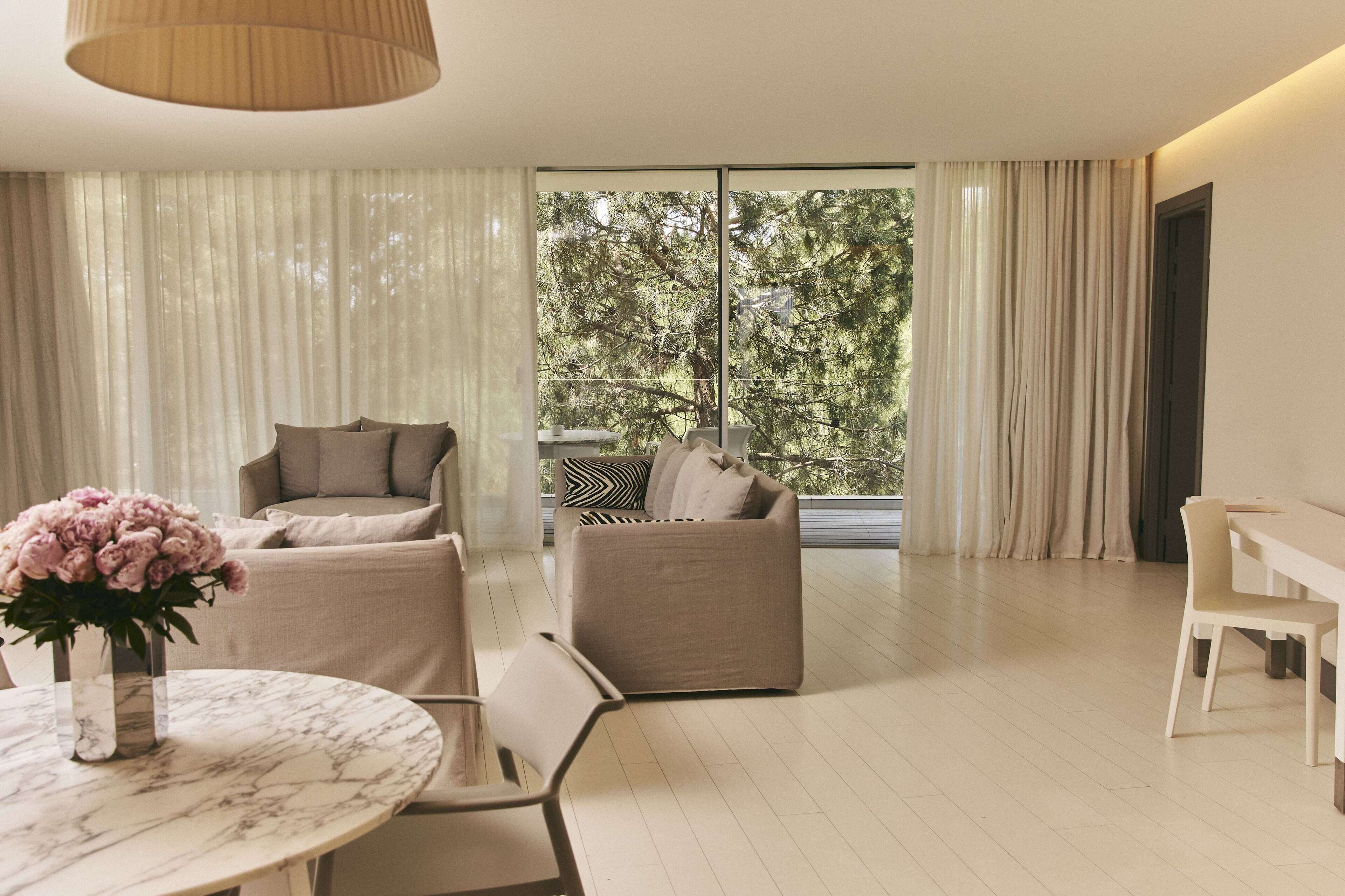 1 bedroom, premium bedding, free minibar, in-room safe