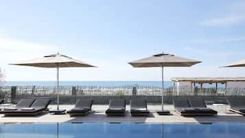 Outdoor pool, pool umbrellas, sun loungers