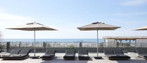 Outdoor pool, pool umbrellas, sun loungers