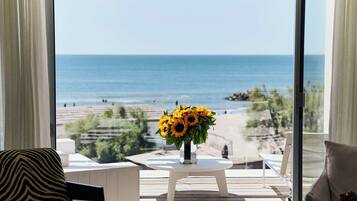 Junior Suite (Suite Junior 2eme étage) | Premium bedding, free minibar, in-room safe, desk