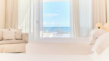 Habitación familiar | Ropa de cama de alta calidad y minibar con artículos gratuitos