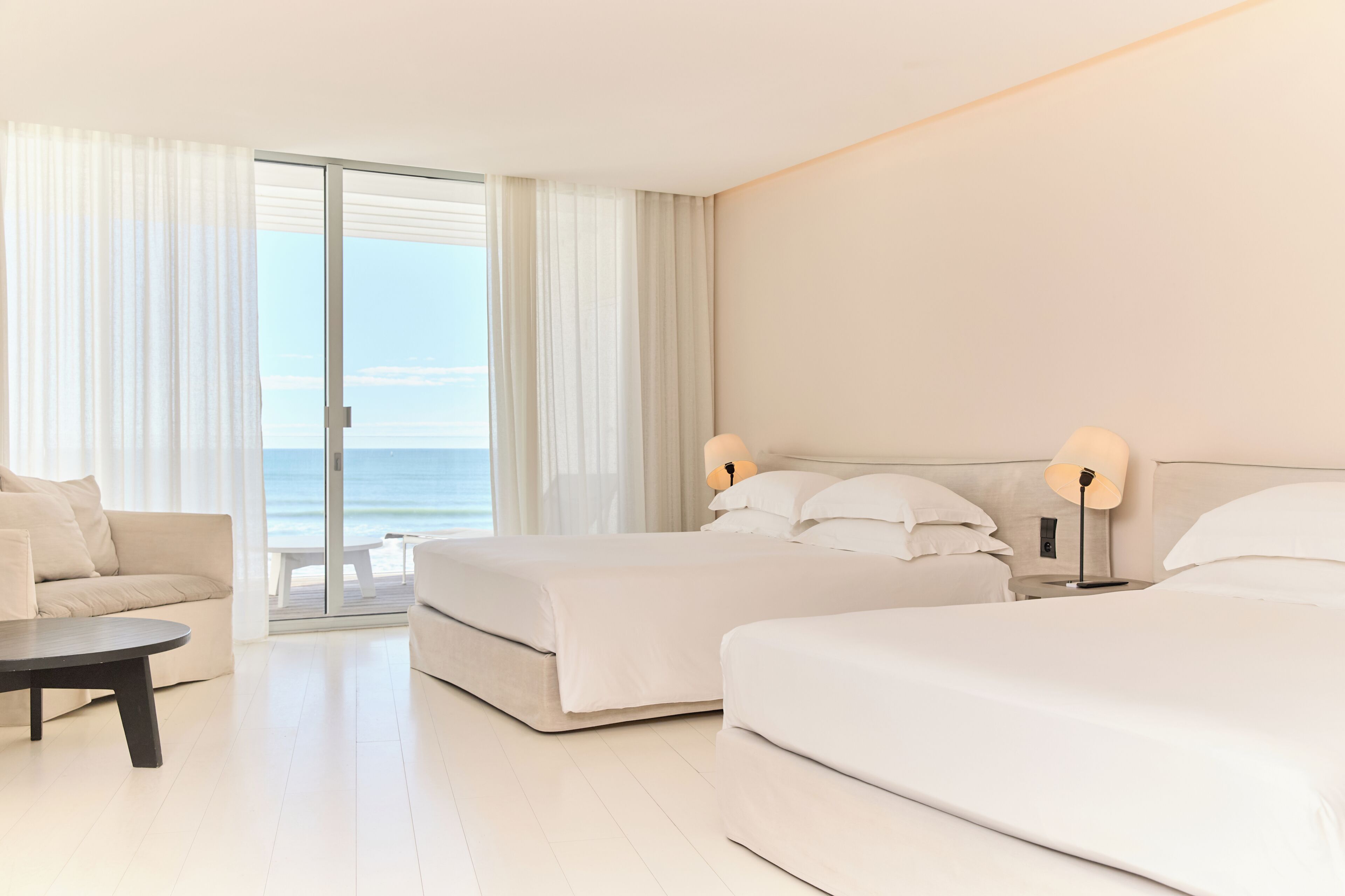 Ylelliset vuodevaatteet, ilmaiset minibaarituotteet