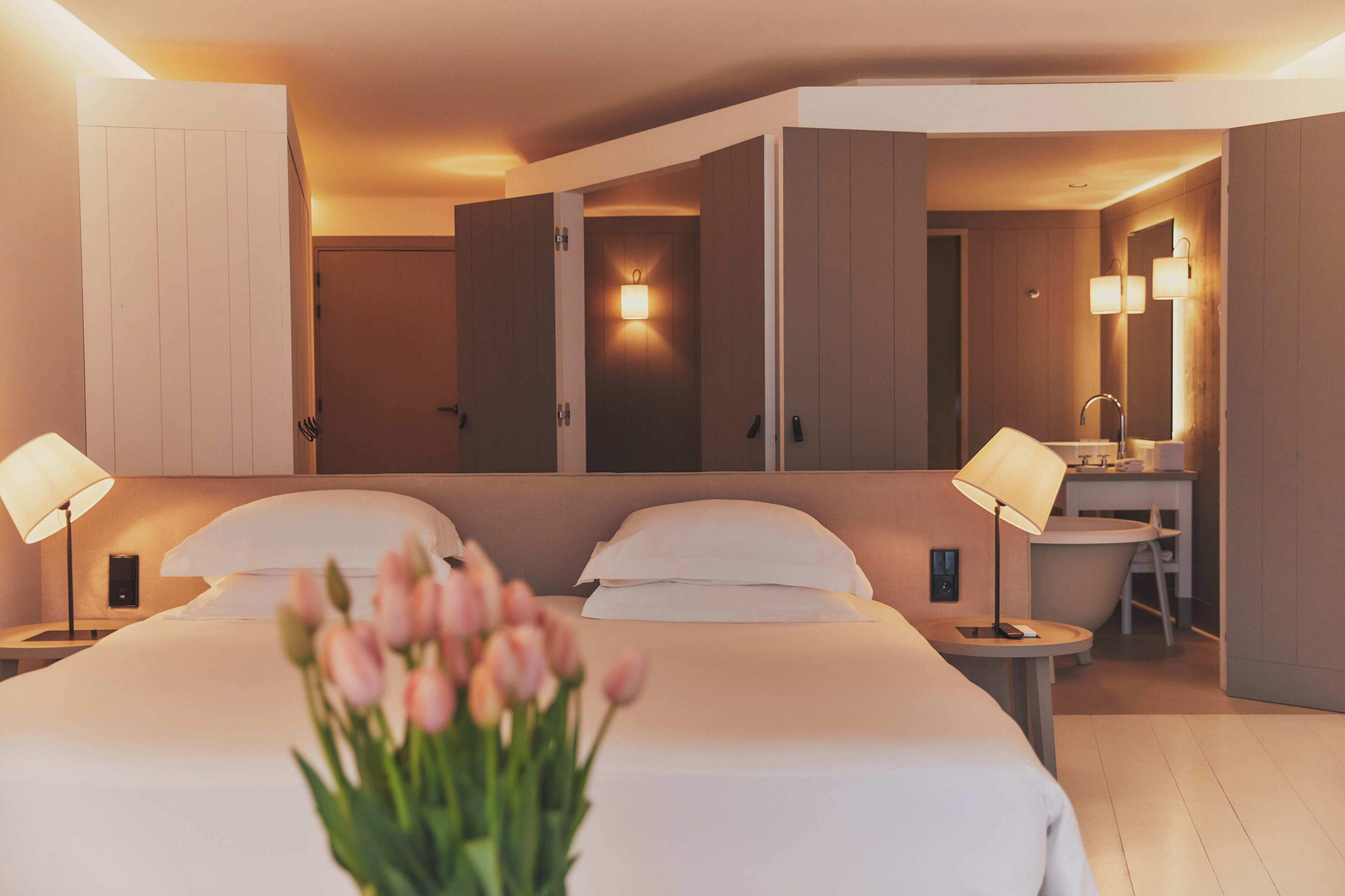 1 bedroom, premium bedding, free minibar, in-room safe