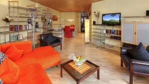 Apartment, 1 Bedroom, Balcony | Living room | Flat-screen TV, DVD player - Business Suite BN8 & BN13 Bochum (Bochum)