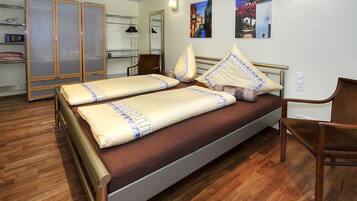 Apartment, 1 Schlafzimmer, Balkon | 1 Schlafzimmer, Zimmersafe, Schreibtisch, Bügeleisen/Bügelbrett