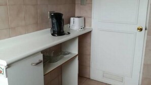 Coffee/tea maker, fridge, cookware/dishes/utensils - Departamento Para 5 Personas, 2 Dormitorios, Puerto Velero (Coquimbo)