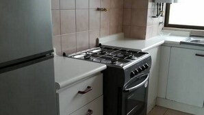 Coffee/tea maker, fridge, cookware/dishes/utensils - Departamento Para 5 Personas, 2 Dormitorios, Puerto Velero (Coquimbo)