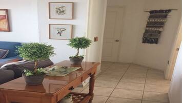 2 bedrooms, desk