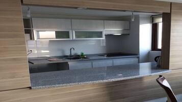 Cookware/dishes/utensils