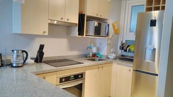 Microwave, dishwasher, cookware/dishes/utensils