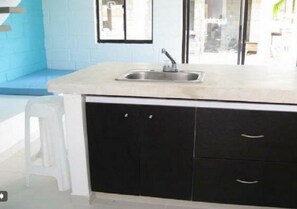 Full-size fridge, microwave, espresso maker, cookware/dishes/utensils - Cabaña Con Piscina 021 (Coveñas)