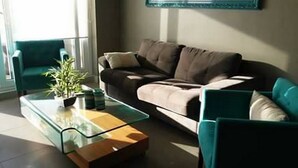 Ảnh chưa phân loại, 2 trong số 13 ảnh, nút