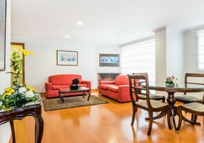 Télévision, cheminée