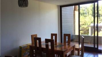 Full-sized fridge, microwave, dishwasher, coffee/tea maker