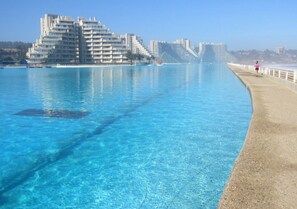 Outdoor pool - Departamento Para 10 Personas en San Alfonso del Mar, Algarrobo, 1091 (Algarrobo)