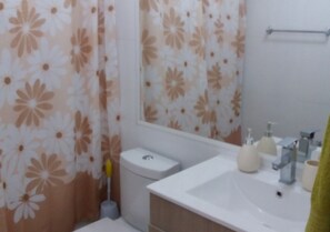 Shower, bidet - Departamento en Condominio Costa del Elqui, 003 (Coquimbo)