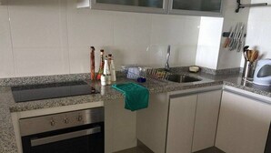 Microwave, cookware/dishes/utensils - Departamento Jardin Del Mar y Spa 009 (La Serena)
