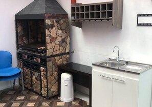 Batterie de cuisine, vaisselle et ustensiles