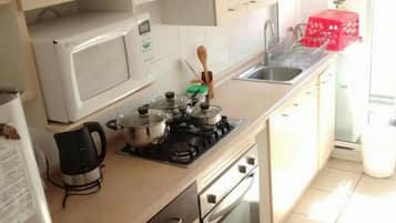 Cookware/dishes/utensils