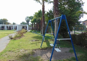 Área de juegos infantiles al aire libre