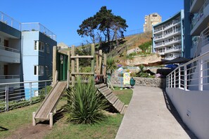 Área de juegos infantiles al aire libre