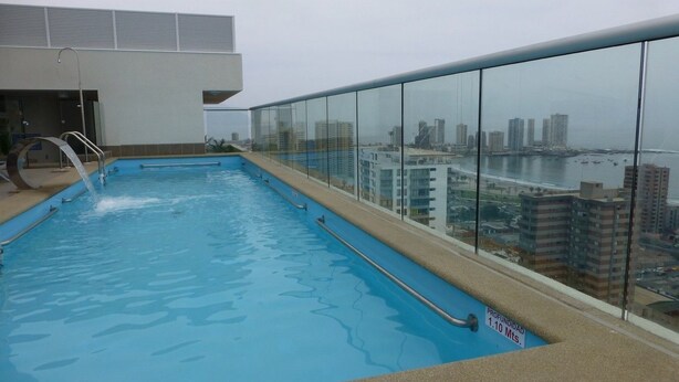 Pool auf dem Dach