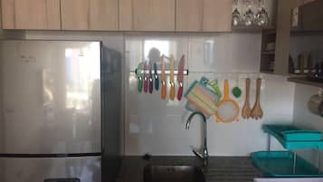 Microwave, dishwasher, cookware/dishes/utensils