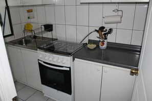 Dụng cụ nấu nướng/bát dĩa/dao nĩa 