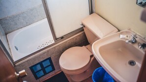 Bathroom - Hostal Ipanema Cuadruple (Pichilemu)