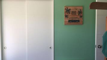 Setrika/meja setrika dan Wi-Fi gratis