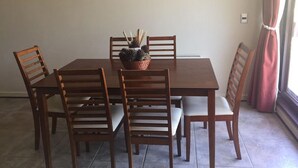 In-room dining - Cabañas Villarroel Para 6 Personas. Maitencillos (Puchuncavi)