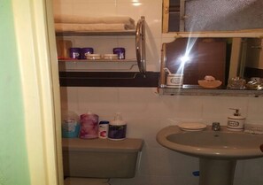 Bathroom sink - Departamento Para 4 Personas , 2 Habitaciones Arica 003 (Arica)