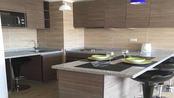 Cookware/dishes/utensils