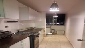Coffee/tea maker, full-sized fridge, microwave, cookware/dishes/utensils - Departamento Para 6 Personas en Condominio Diego Portales, Iquique 019 (Iquique)
