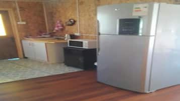 Full-sized fridge, microwave, coffee/tea maker, cookware/dishes/utensils