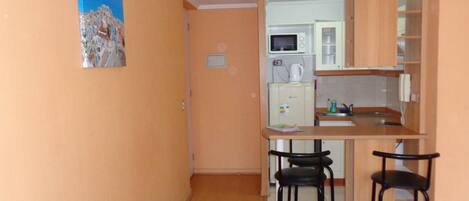 大冰箱、微波炉、茶具/咖啡用具、厨具/餐具