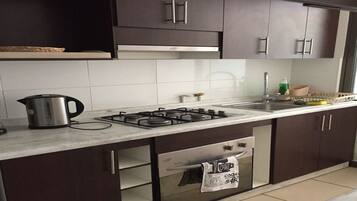 Full-sized fridge, microwave, coffee/tea maker