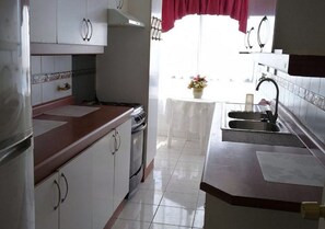 大型雪櫃/冰箱、微波爐、廚房用具/餐具/器皿